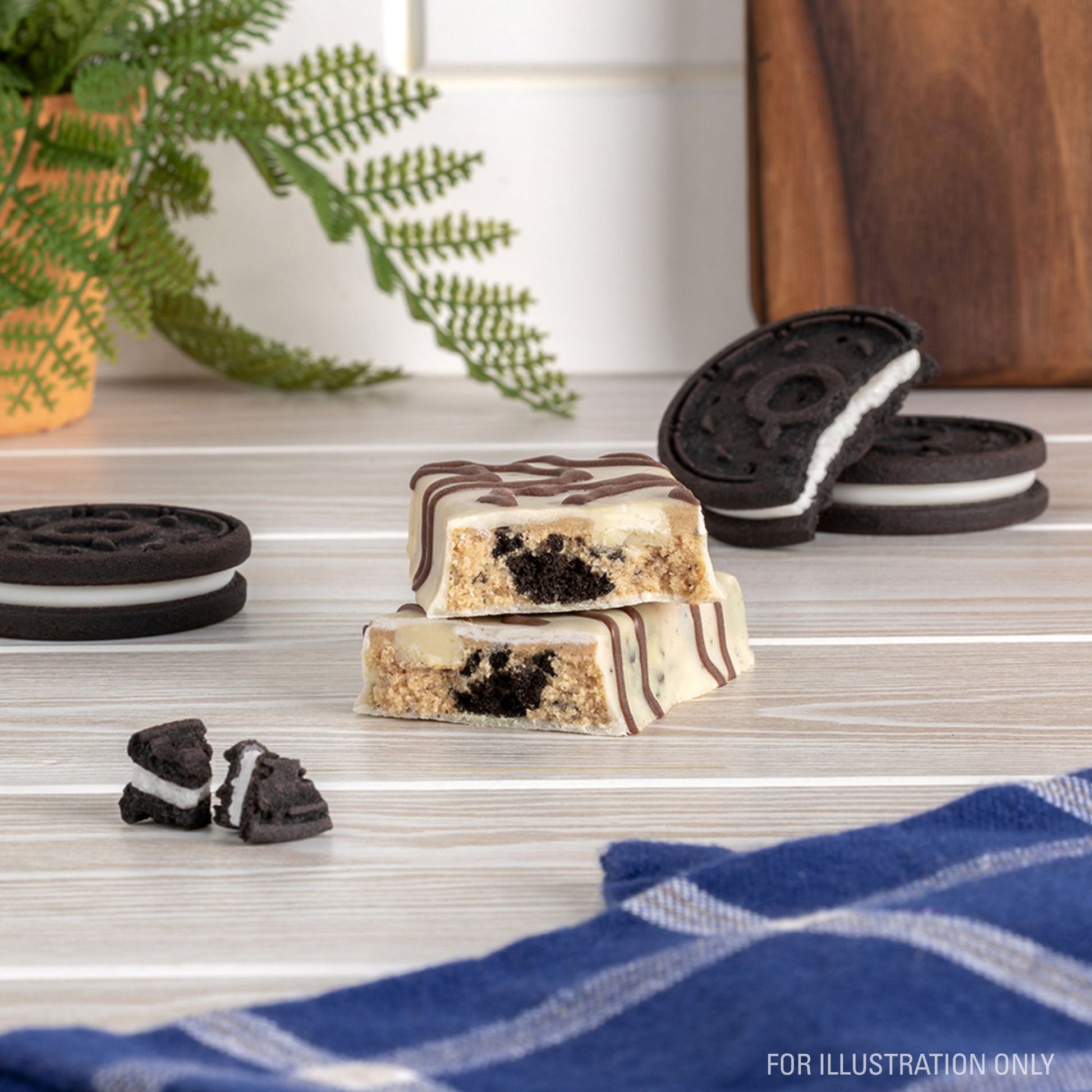 dipped-cookies-and-cream-protein-bars-z9 15807_QN_USA_ProteinBar_CAC_InterimAssetUpdate_Digital-Dipped-ProductCarouselSet_Tabletop1.jpg